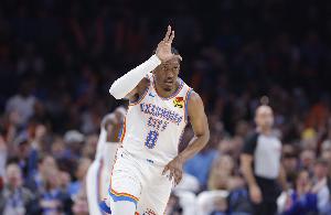 稳定发挥！杰伦威17中9拿到23分5板3助1帽 末节进球杀死比赛