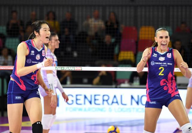 开云体育官网-斯坎迪奇逆转取胜升至第三 朱婷17分首度当选MVP